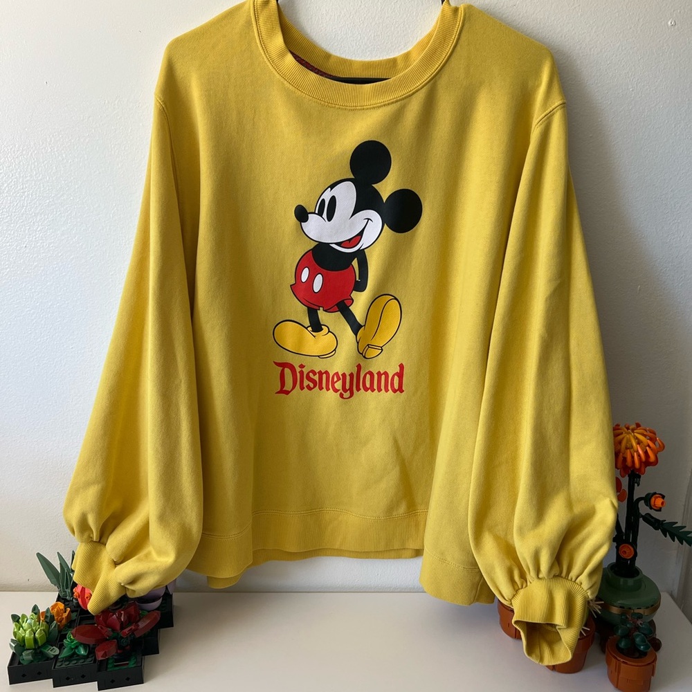 Disneyland Yellow Mickey Mouse Women’s Sweatshirt Size 1X